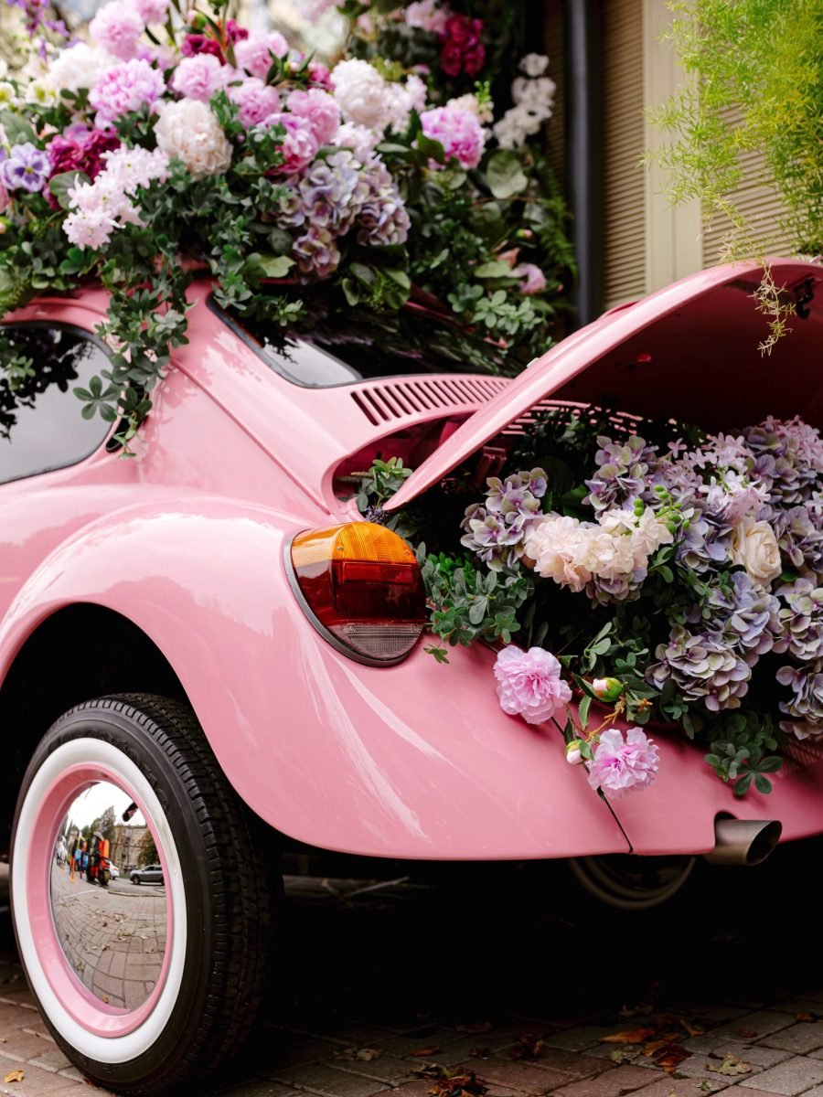 car-from-fairy-tale-wedding-bouquet-on-the-car-d-2023-11-27-04-51-35-utc